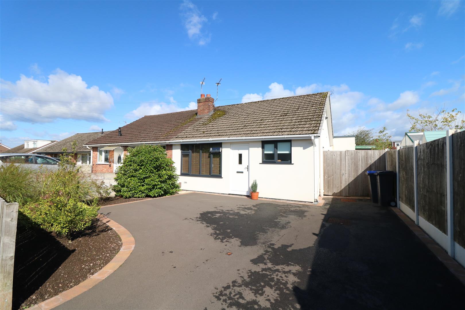 2 bed property in Moss Park Avenue, Stoke-On-Trent
